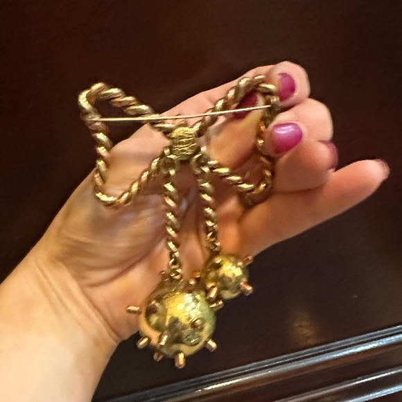 Gold-Tone Twisted Rope Brooch - Picture 3 of 5